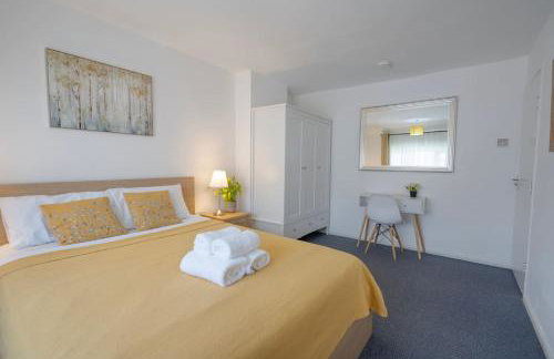 Entire 4-Bed House & Parking, Steps from ICC & Utilita Arena Birmingham & Broad Street - Photo 8