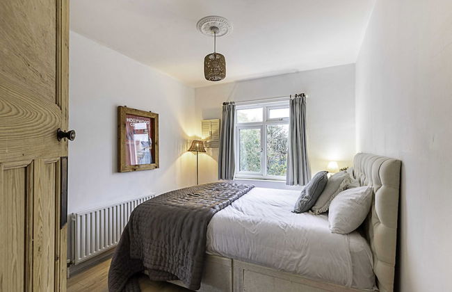 Gorgeous 4-bed Home With a Fireplace and Terrace - Foto 5