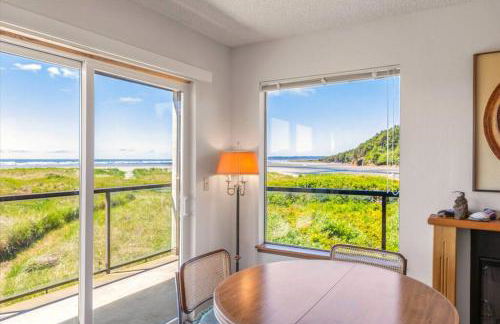 Waterfront Condo right on the Pacific Ocean - Photo 29