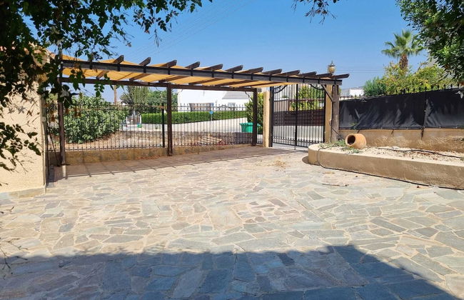 Impeccable 3-bed Villa in Tala - Paphos - Photo 29