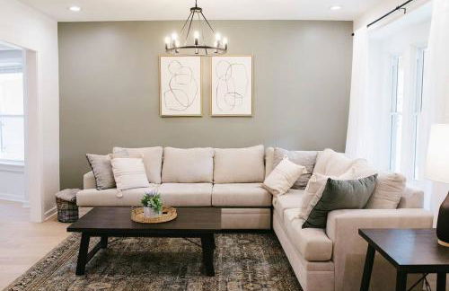 Newly Renovated! Beautiful home with game room. - Foto 3