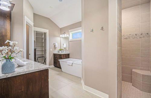 Luxury Stay with Golf Simulator and 3 King Bedrooms - Foto 25