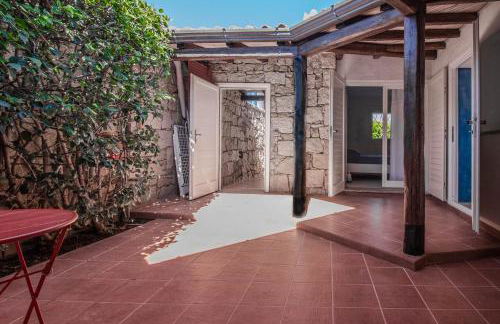 GuestHost - Villa With Private Garden, Parking & Shared Pool! - Foto 25