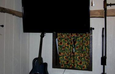 Cozy Wood Shed Tiny House Near Old Hickory Lake w/ Full Kitchen, Fire Pit & Breakfast - Foto 16