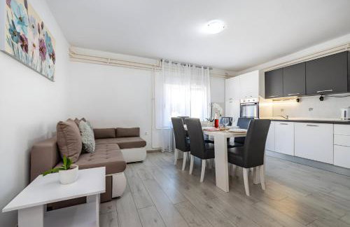 Spacious Holiday Home Joy with pool and playground, Suhovare - Foto 13