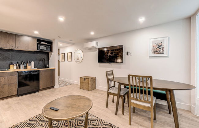 Elegant 1 Bedroom Suite - Photo 7