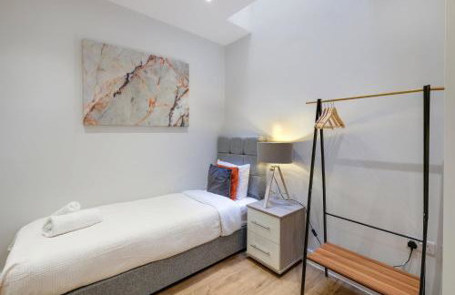 Luxury 5 Bedroom, 4 Bathroom Home in Purley - Foto 72