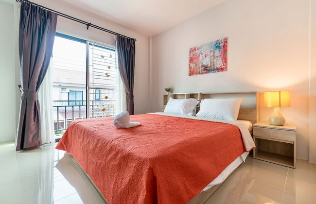 Supirum Cozy Home 3 Bedroom near Beach - Photo 1