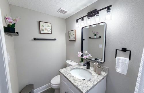 Jax 5BR Family Paradise -Hot Tub-Game Room-Patio- - Photo 43