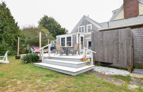 Antique Dennis getaway with firepit & EV charger Dog friendly - Foto 32