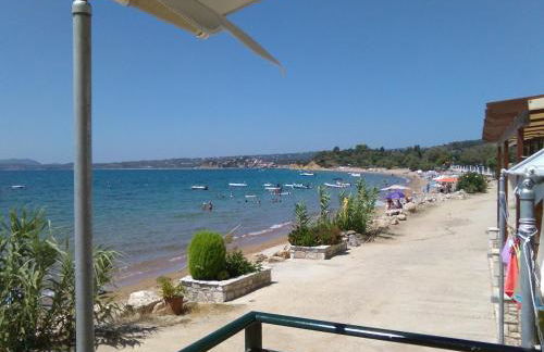 Loutsa Finikounta, 1room Apartment on the beach - Photo 1