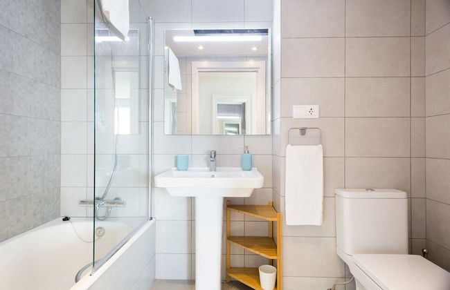 Olala Port Forum Apartments - Photo 26