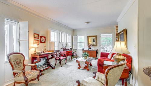 Central and Ornate Sewanee Home with Screened-In Porch - Foto 4