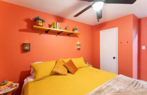 5 Bedroom 2 & 1 half Bath Group Stay Fun Design in Quiet Neighborhood - Foto 31