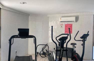 Apto com localização privilegiada e piscina - Charmoso e completo - Foto 5