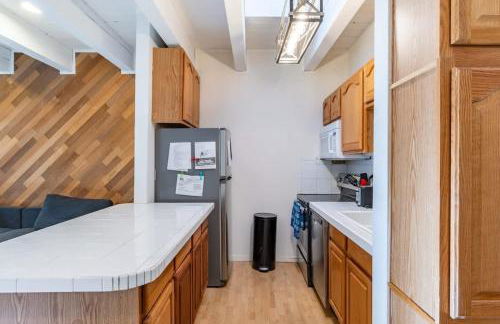 3BR Condo Near Lake & Skiing - Foto 10