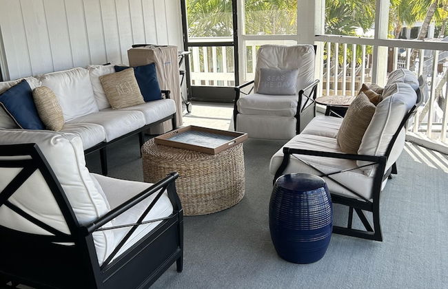 Beautiful Updated Stilted Home Makes For A Super Getaway. 3 Bedroom Home by RedAwning - Foto 49