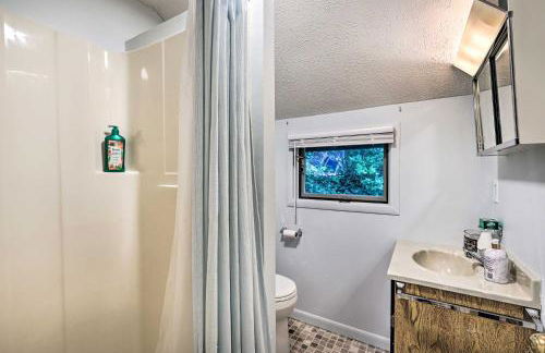 Outdoor Explorers! Roan Mtn Haven with On-Site Creek - Foto 10