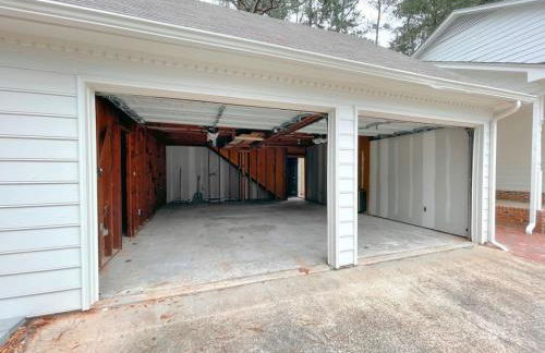 Fenced-In 4 BR 2mi North Hills, Garage, Storage - Foto 21