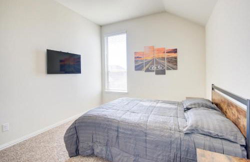 Meticulously-maintained 3-BR Townhouse w/ Backyard ~ Double-Story! - Foto 12