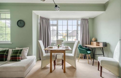 Surrey's Charming Modern Maisonette with Parking - Pass the Keys - Foto 2