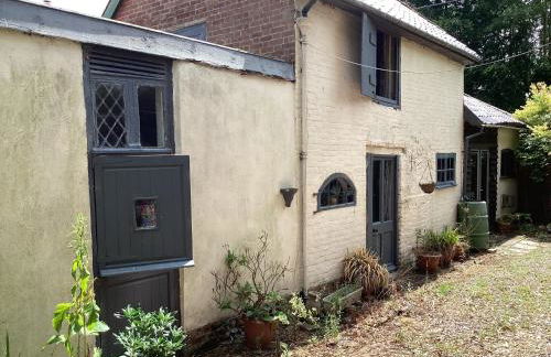 The Eclectic Coach House - Photo 21