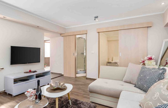 Modern Comfort With Shared Pool & Lush Green Surroundings in Kastav - Foto 18