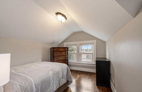 Steps to Dtwn Plymouth! Home with Dog-Friendly Yard - Foto 17