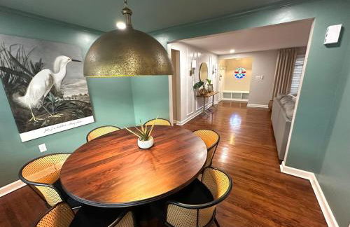 The Sleepy Tiki - game room, tiki lounge, firepit - Foto 36