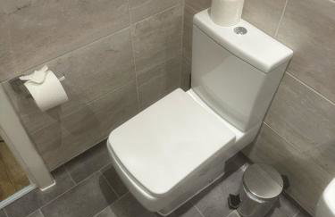 Two Bedroom City View Apartment Liverpool by StaySavvy Accommodation - Photo 73
