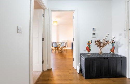 FREE fast Wi-Fi, Netflix & Large Lounge & Balcony! - Foto 11