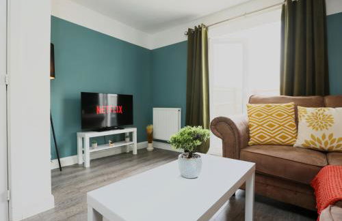 Homington House By N And N Stays, Perfect for Contractors and Workers, Private off road Parking for 2 vehicles, Fast Wifi - Foto 7