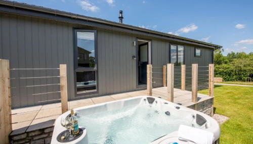 Buttercup Lodge - Relaxing hot tub and Parking - Foto 2, Garden, Garden view