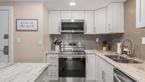 On Famous Music Row - Pool, Parking, Walk to Bars - Foto 5, stove