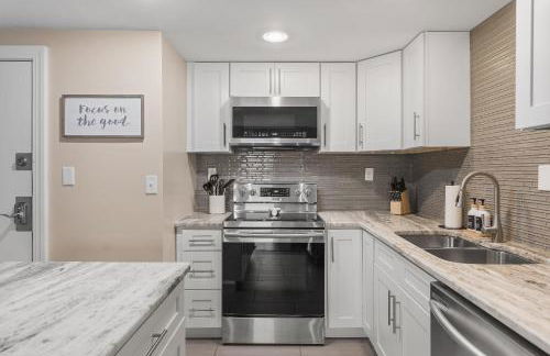 On Famous Music Row - Pool, Parking, Walk to Bars - Foto 5