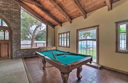 Grand Valrico Home with Deck, Fire Pit and Yard! - Foto 9