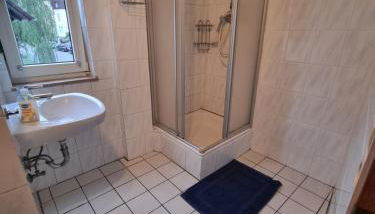 Monteurwohnung Erdgeschoss Birkenfeld - Karlsruhe 25min - Foto 5, Shower