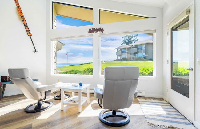 Beachcomber's Bliss by Avantstay Steps to the Beach Ocean Views - Photo 4