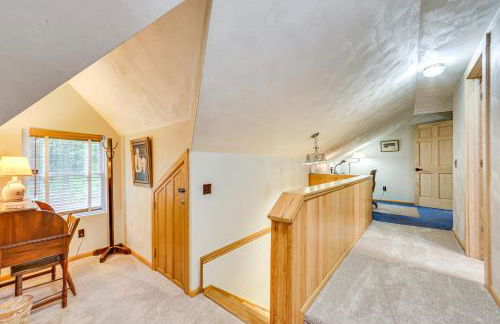 10 Mi to Mtn Resort Normalville Cabin with Balcony! - Foto 22