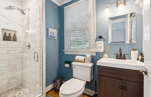 Fan District Charm 4BR Retreat Walk to Carytown - Foto 32