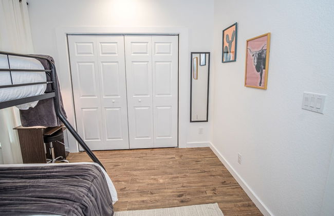 Huge Remodeled 5BR 4BA House Sleeps 20 Downtown - Photo 3