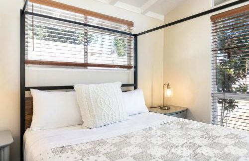 SoCal Retreat with Pool and Spacious Backyard - Foto 41