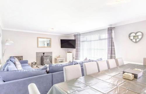 Tigh Na Mhor , Hot Tub , Games Room , 5 Bedroom ,Sleeps 13 , Large Villa - Photo 23