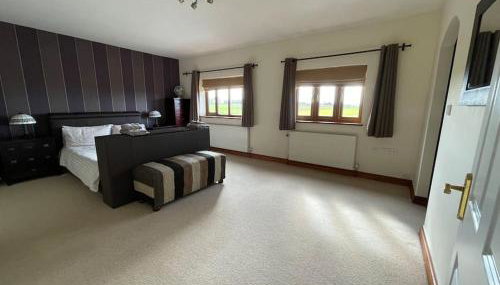 Spacious Home, 6 large bedrooms, full sky package, sleeps 14 - Foto 4