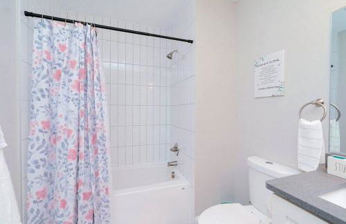 Breakfast at Tiffanys Downtown Newport News - Foto 22