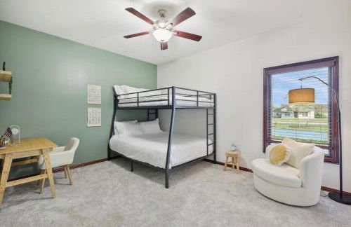 The Perfect Holiday Getaway 5BR 4BA with Pool and Hot Tub - Photo 26