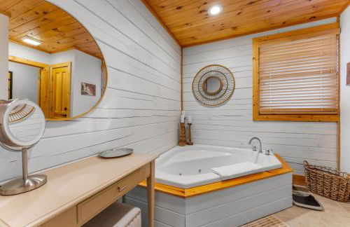 Lodge with Grill, Fireplace and Club Access - Foto 31