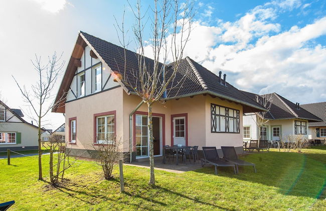 Restyled Villa with Washing Machine near River Moselle - Foto 1