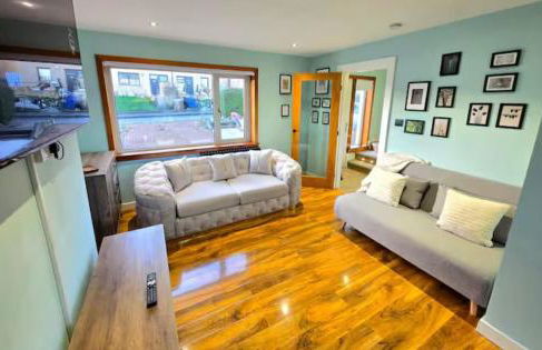 Super luxury 2 bedroom, full house sleep 5 with garden & parking close to airport - Foto 97