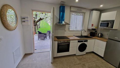 Beautiful 38 m2 independent 2-room apartment - Photo 2